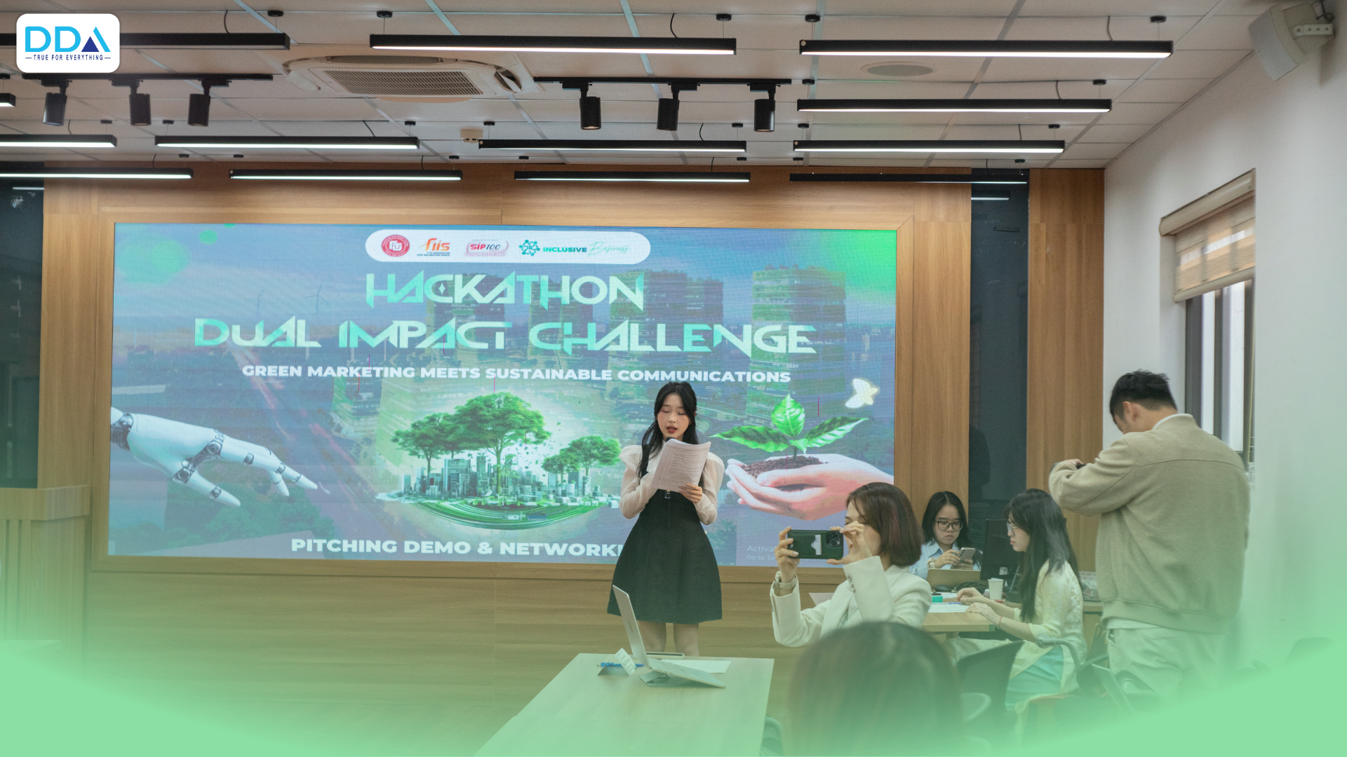 DDA VIỆT NAM THAM DỰ HACKATHON “DUAL IMPACT CHALLENGE 2025”